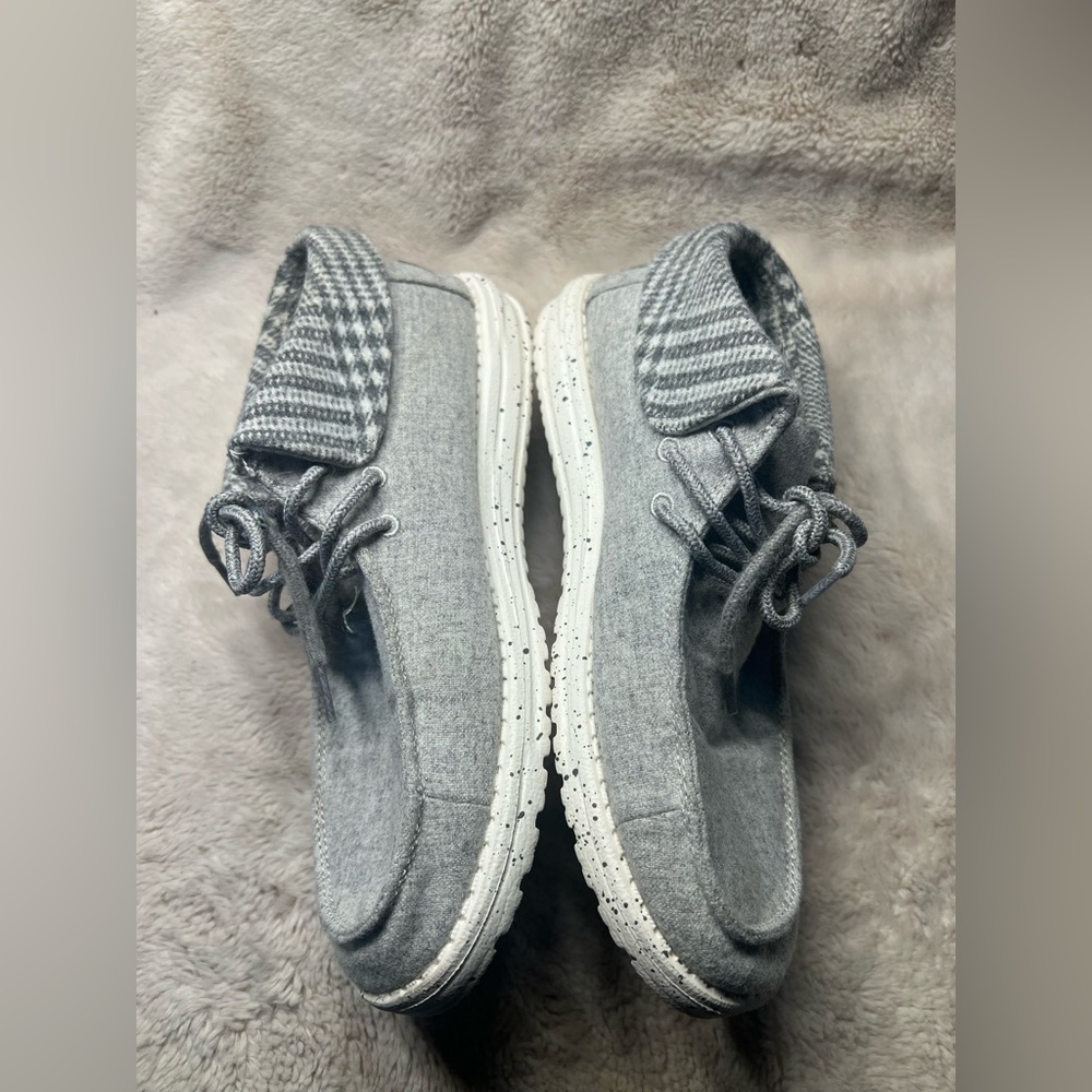 Hey Dude Britt shoes in a grey houndstooth women’s size 10 - Picture 2 of 6